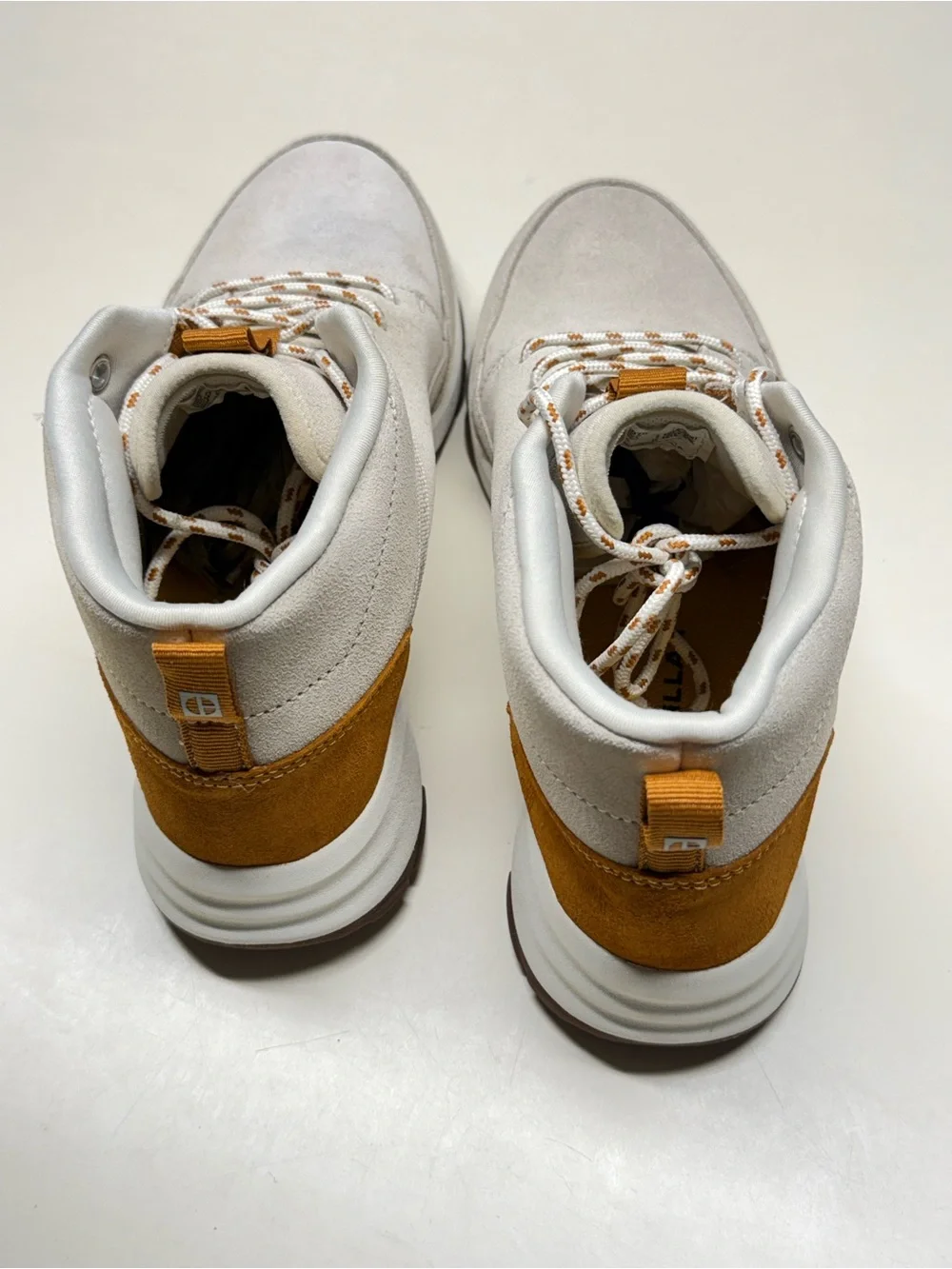 Caterpillar Men’s Gray/Brown Suede Lace-Up Sneakers size women’s 9 / men’s 7 US